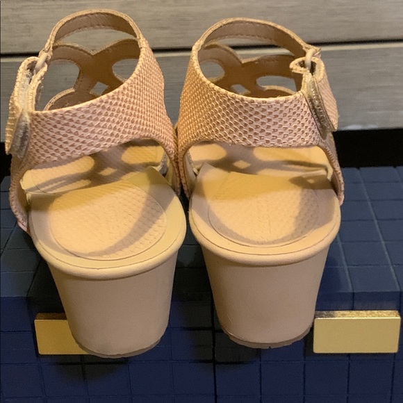 BareTraps Reverie Sandals NWOT - Picture 3 of 4